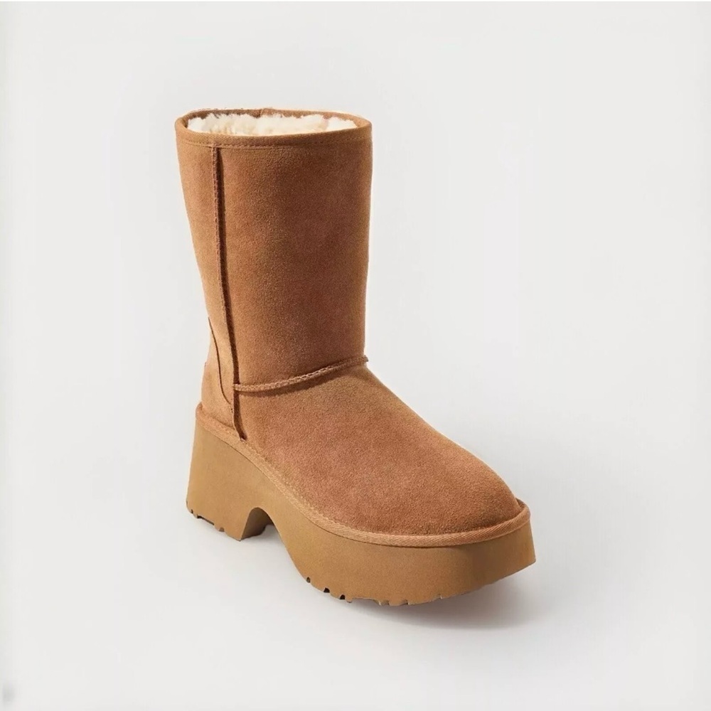 UGG Classic New Heights Short Boot Size 10 - Picture 2 of 5